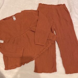 Adorable outfit for your babygirl 🧡